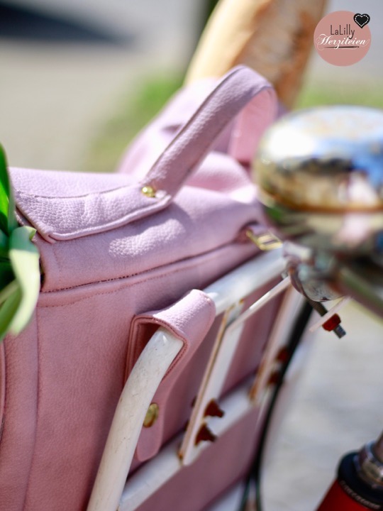  Leonabel, eine Tasche im Stil einer klassischen Schultasche und doch mit mehr Möglichkeiten: Nähe dir mit dem Schnittmuster Vintage Schoolbag Leonabel eine Fahrradtasche, Einen Ranzen oder eine messengerbag. Du kannst auch eine 3-in-1 version nähen, zum Umhängen, als Rucksack und für das Fahrrad. Eine Unisex Aktentasche mit Platz für Laptop oder Aktenordner.
