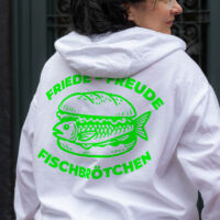 Plotterdatei "Friede, Freude, Fischbrötchen" auf einem weißen Hoodie