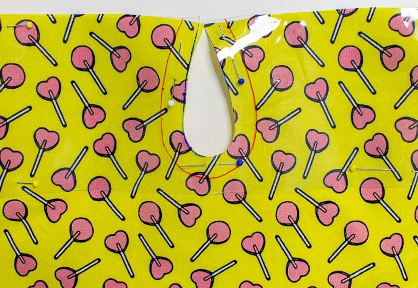 Konkave Nahtzugabe an einem Ausschnitt